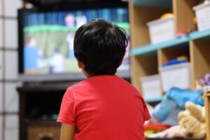 子ども　姿勢が悪い　テレビ