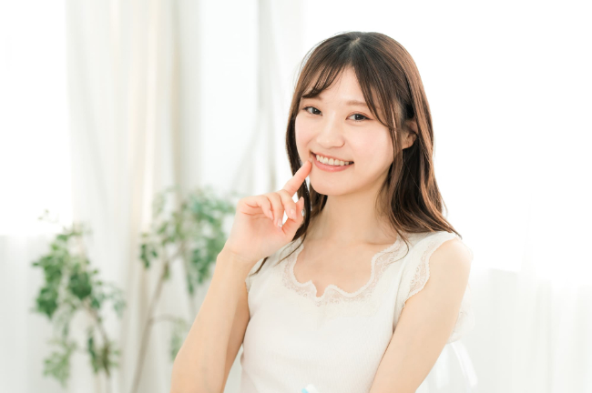 親知らずを抜いて綺麗になった歯に満足な女性