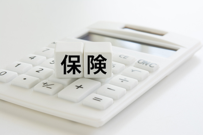  マウスピース矯正は保険が適用されるか考えるイメージ