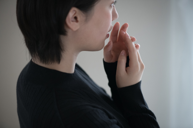 自分の口臭が気になる女性