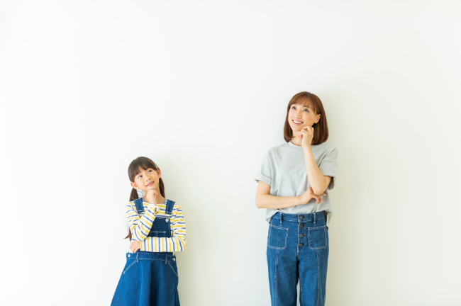 リテーナーとはどんなものか考える大人と子供