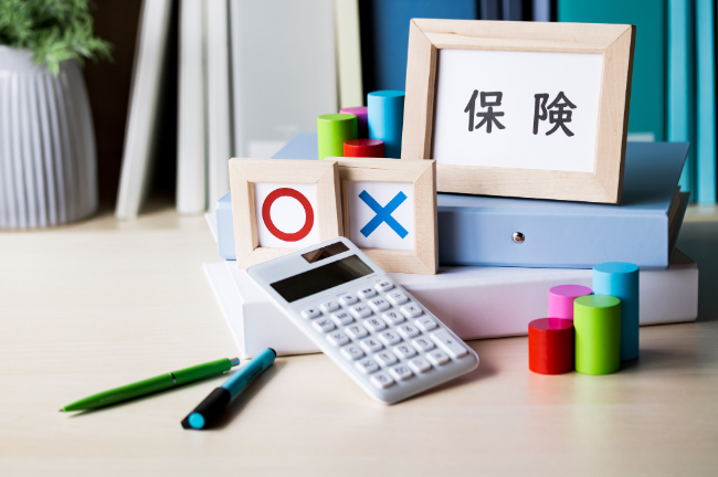 歯の矯正は保険適用の対象になるのか考えるイメージ