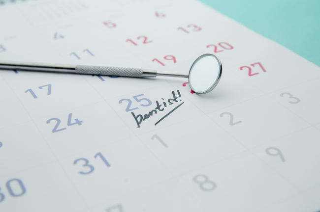 歯医者のクリーニングを受ける頻度を示すイメージ