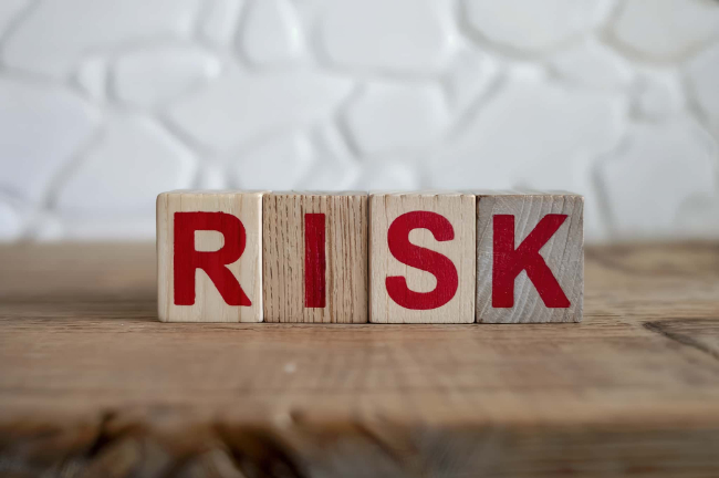 歯を失うことで生じるリスクを説明するイメージ