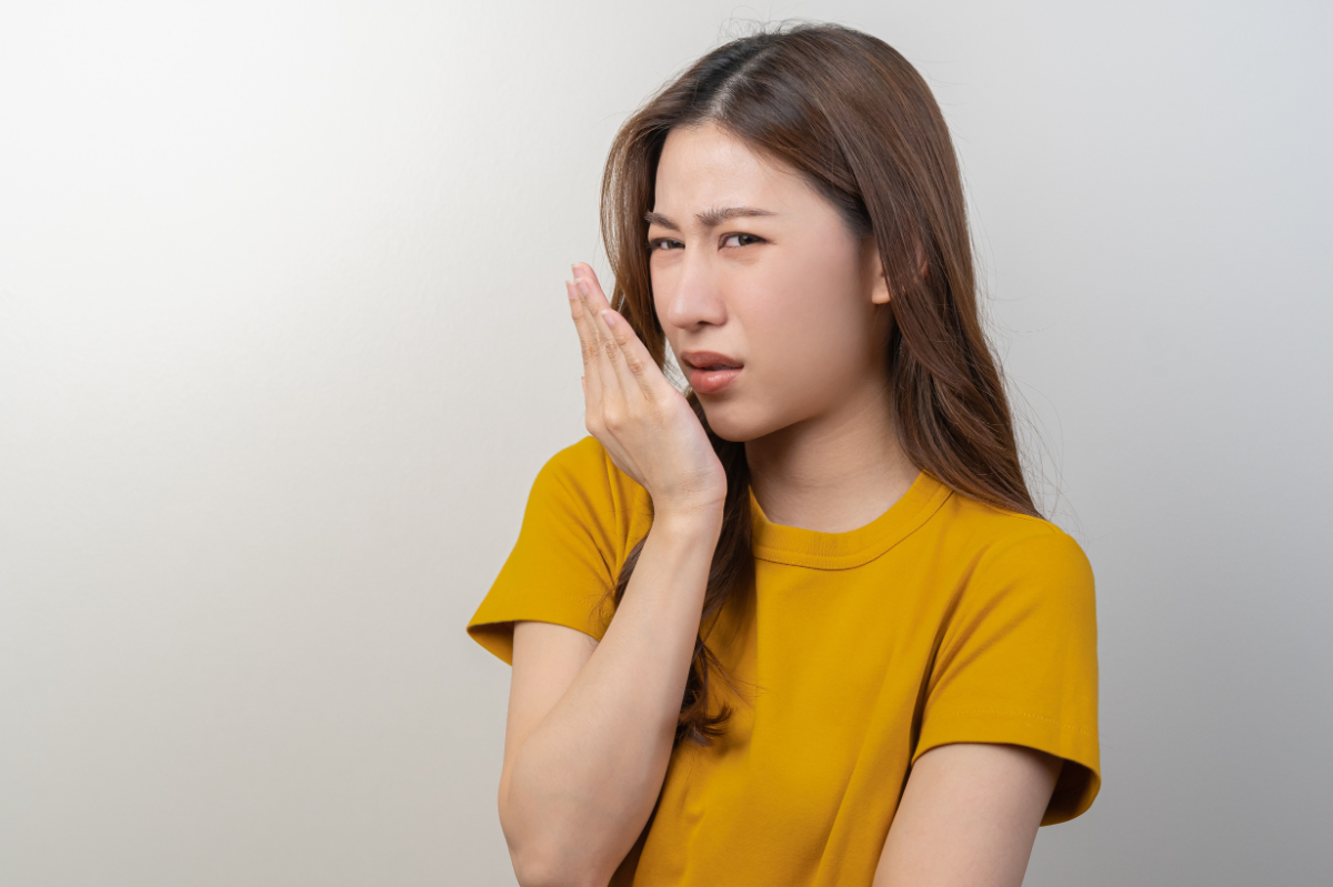 口臭を発している女性