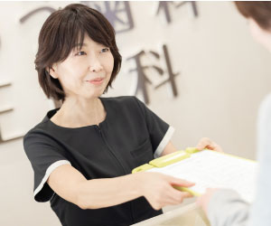 受付／事務 李
