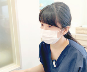 歯科医師 秋山